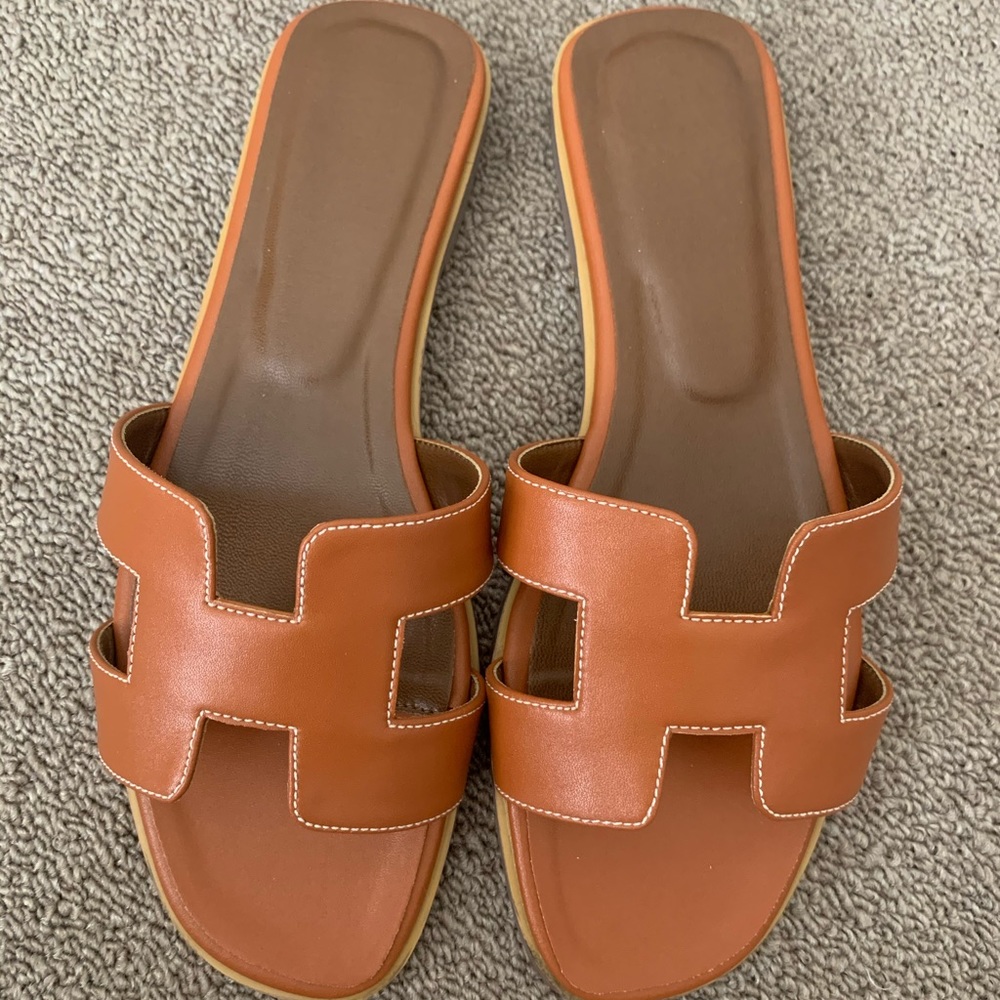 H Sandals